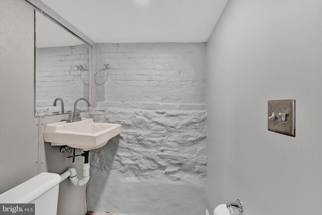 Building Photo - 127 N Glover St