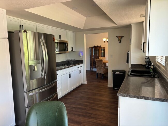 Building Photo - Discover comfortable seasonal living in Mesa, AZ with this well-appointed furnished & updated 2-b...