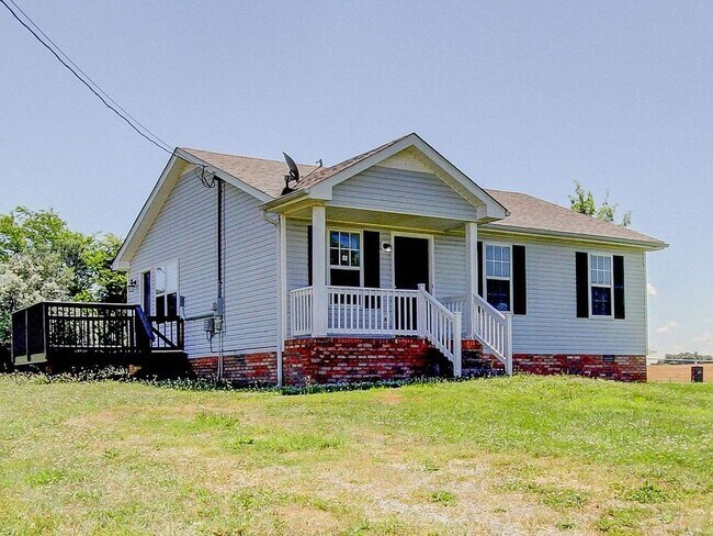 Primary Photo - Super cute Ranch Move-In Ready!