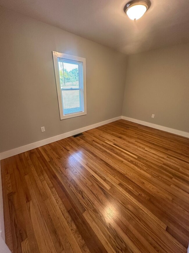 Building Photo - Cute 2BR, 1 Ba cottage in the country - Newly renovated