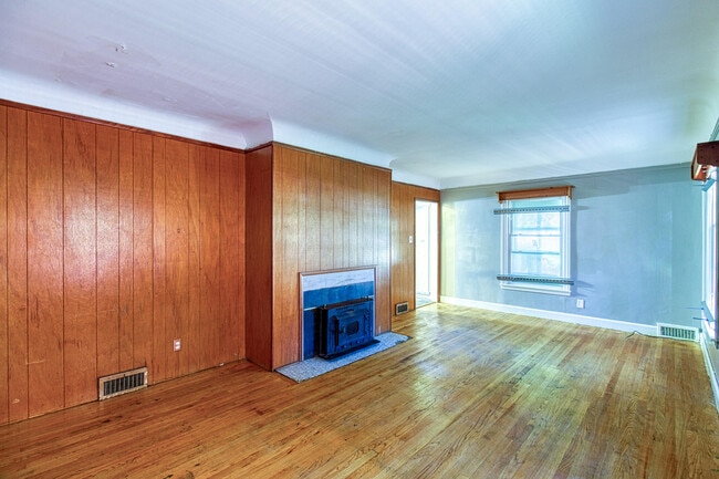 Building Photo - 16134 Pierson St