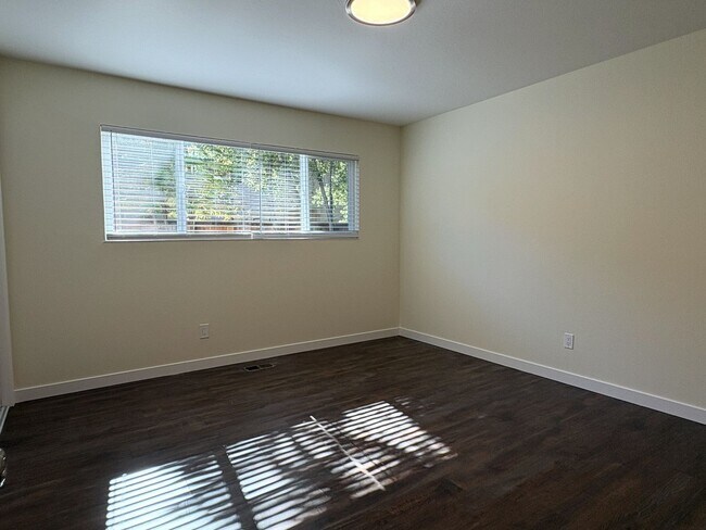 Building Photo - Newly Renovated 2BD/1BA in Palo Alto | Prime Location!