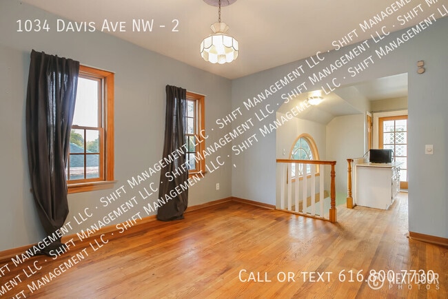 Building Photo - 1034 Davis Ave NW