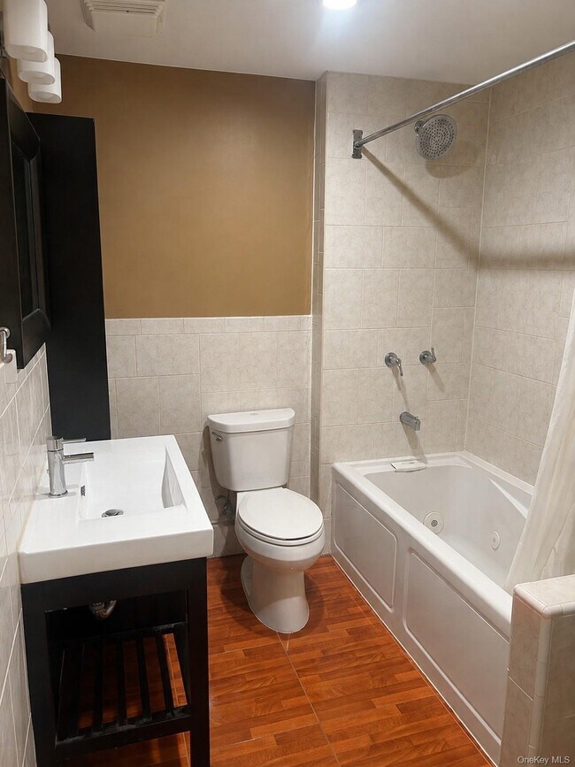 Building Photo - 40 Maplewood Dr