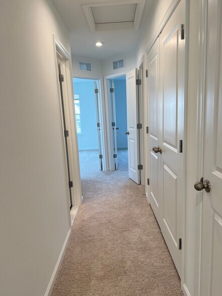 Building Photo - 18 Bruton Ln