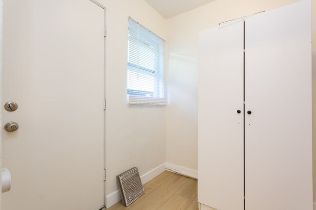 Building Photo - Parks