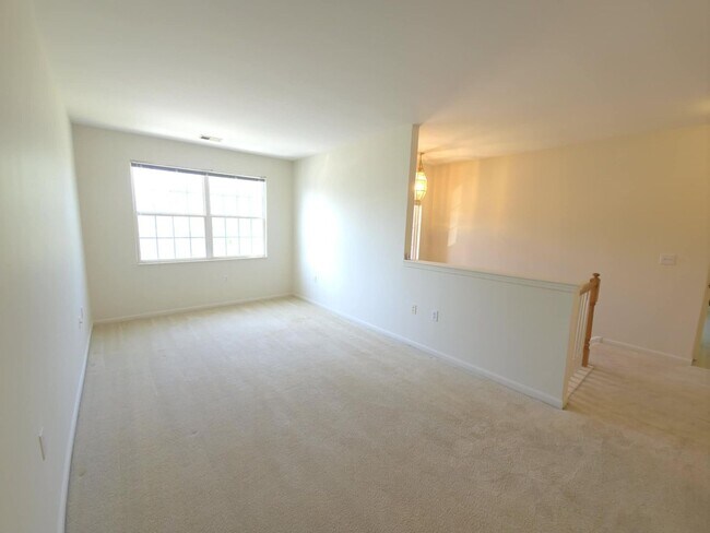 Building Photo - East End Townhouse! Now Available!