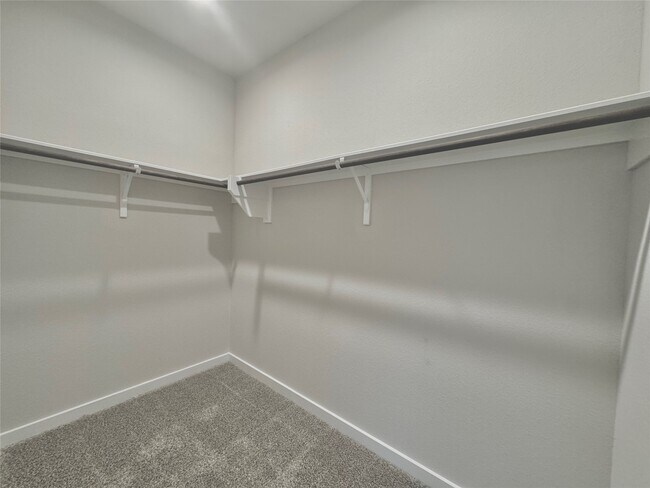 Building Photo - 14273 Lake Lodge Dr