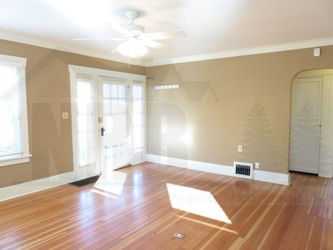 Building Photo - Stunning 2 bd 1 ba House with a basement a...