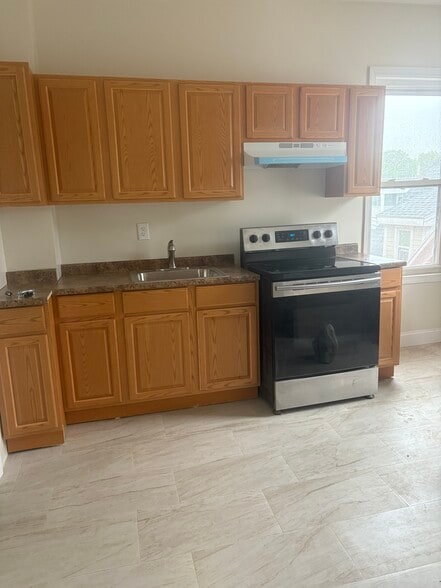 Building Photo - 124 Armandine St