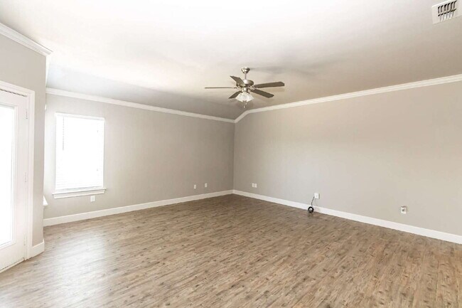 Building Photo - Cute Duplex in South Lubbock
