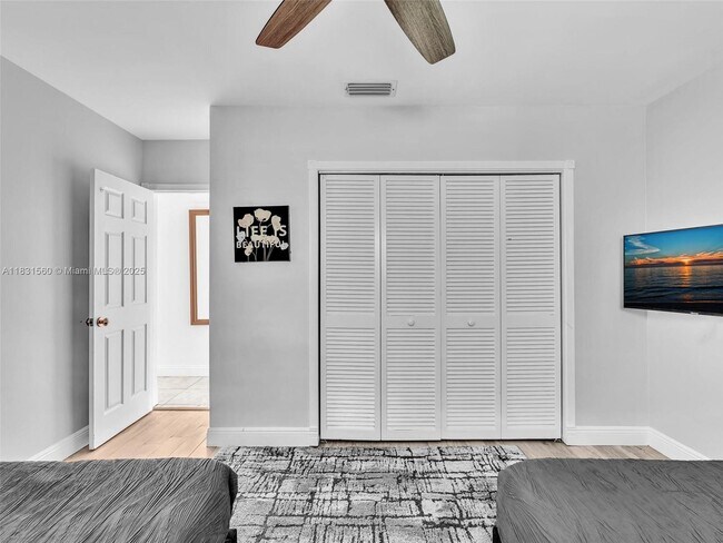 Building Photo - 413 Tamarind Dr