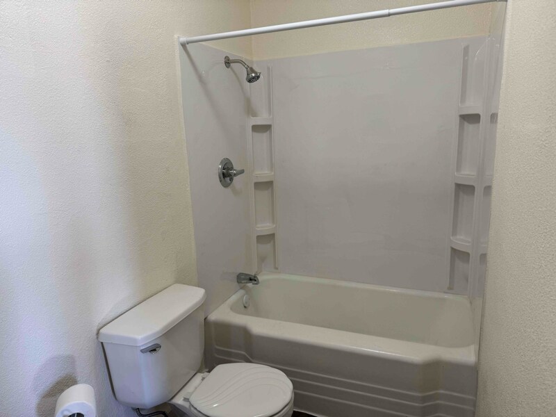 Building Photo - 202 6th Ave E