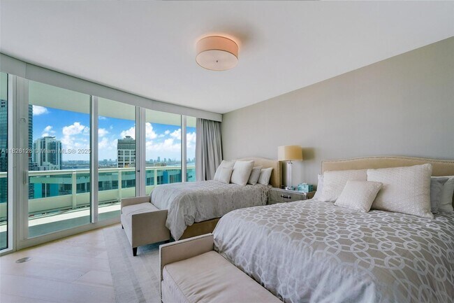 Building Photo - 1643 Brickell Ave