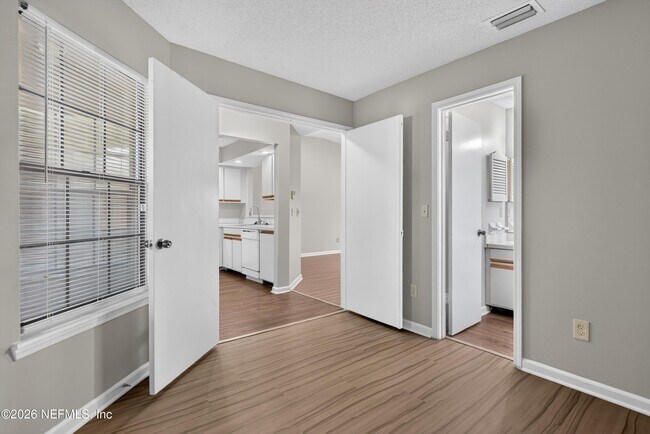 Building Photo - 8010 International Village Dr