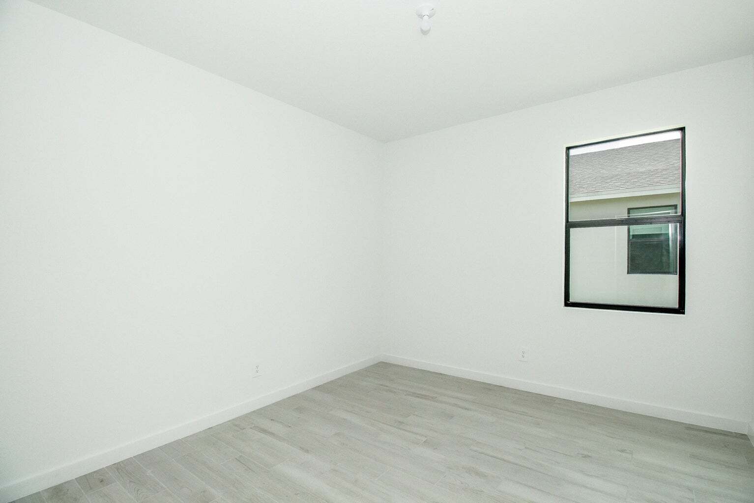 Building Photo - 5929 SE Skyblue Cir