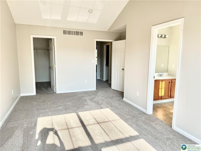 Building Photo - 288 Maple Ct