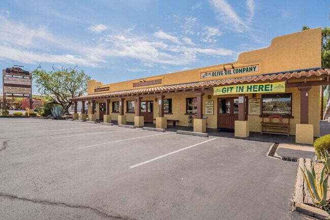 Building Photo - Downtown Cave Creek Patio Homes!