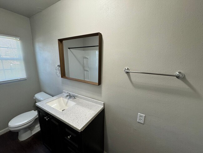 Building Photo - Beautiful Spacious Home Located in Frenshi...