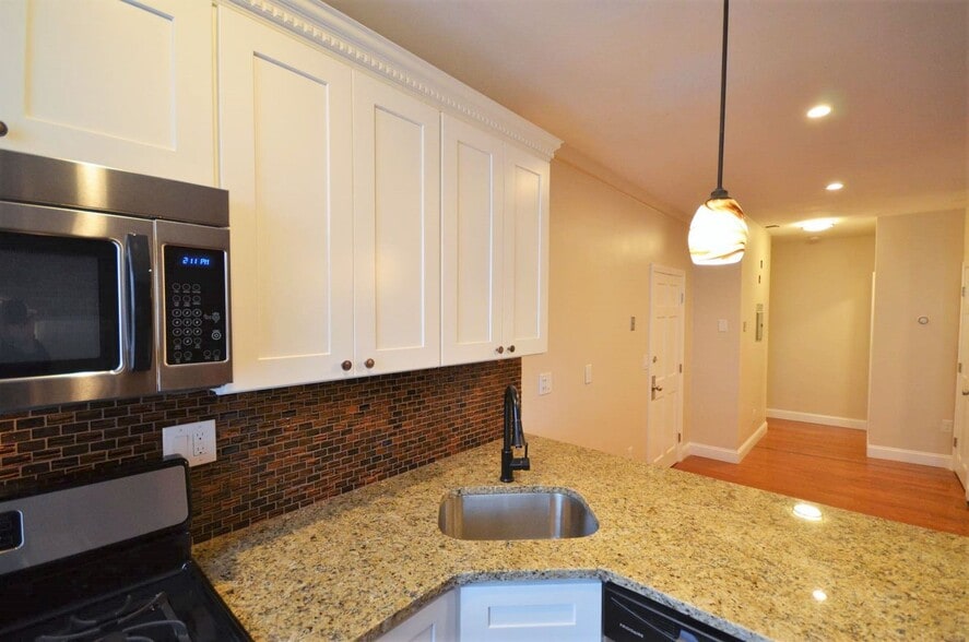 Building Photo - 349 Sumner St