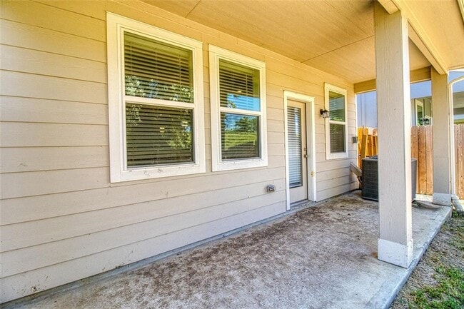 Building Photo - 16012 Oregon Oak Dr
