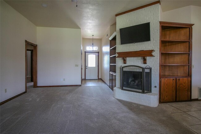 Building Photo - 13000 S Robinson Ave