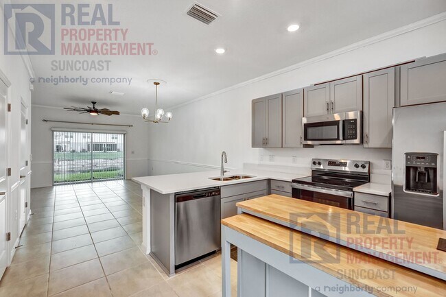 Building Photo - 8937 Daybreak St