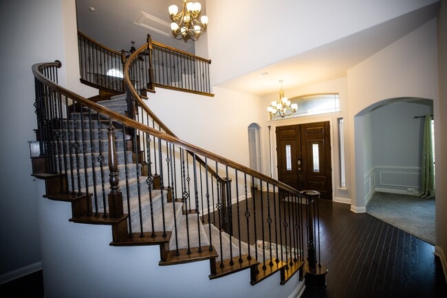 Building Photo - 13923 Hopewell Dr
