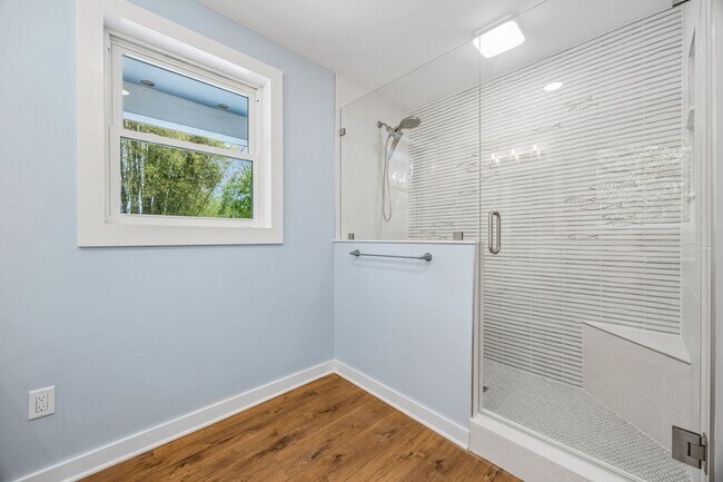 Building Photo - Newly Remodeled Beachside Home – Walk to the Ocean