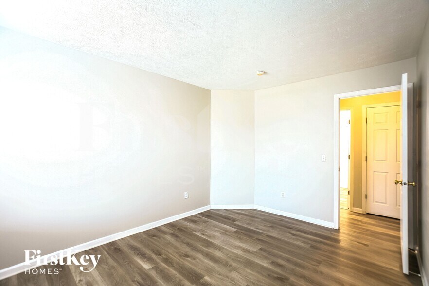 Building Photo - 8438 Aviva Ln