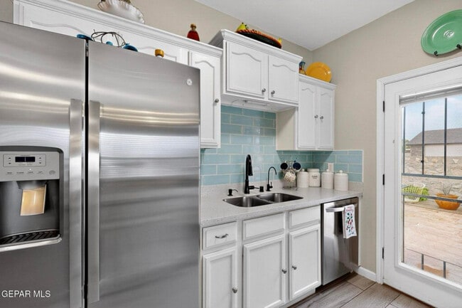 Building Photo - 14269 Escalera Dr