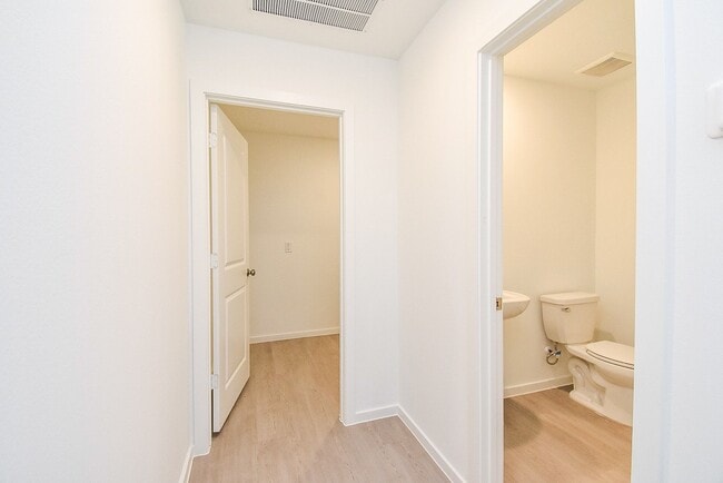 Building Photo - 3045 Fantasy Ter Dr