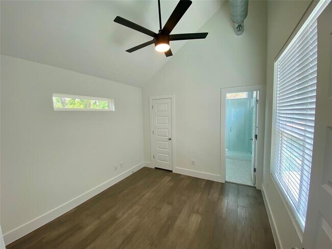Building Photo - 2500 Sweeney Ln