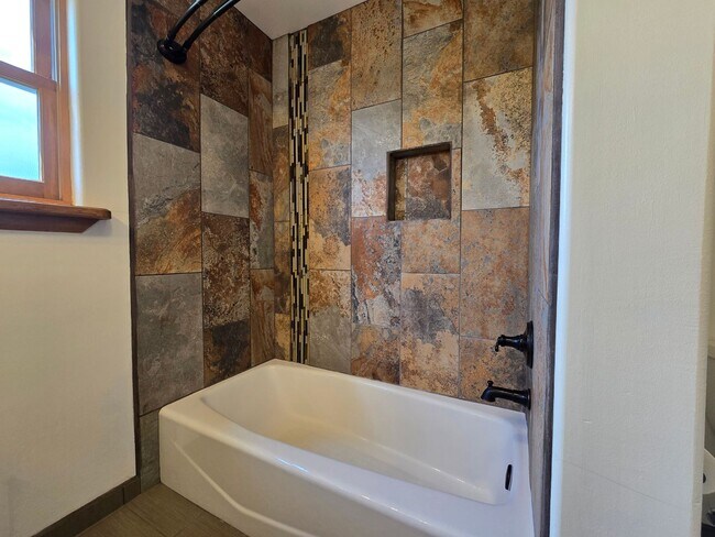 Building Photo - 19 Camerada Rd