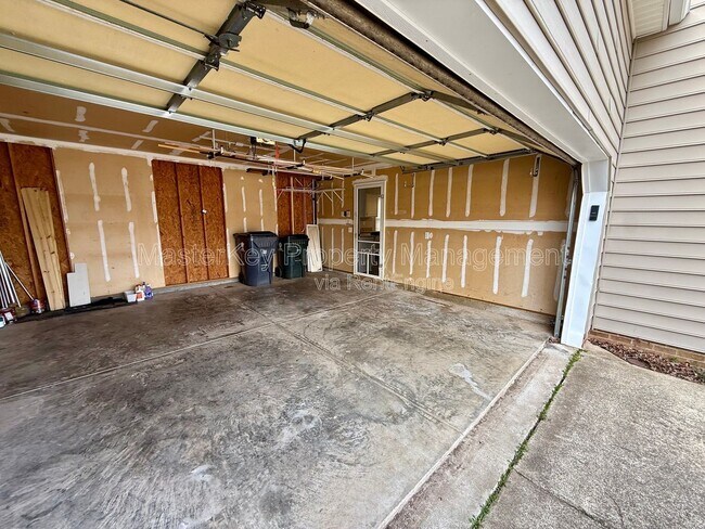 Building Photo - 110 Ridge Lake Dr