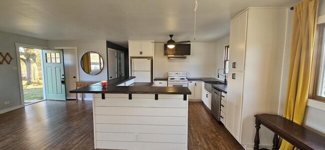 Building Photo - 10016 3rd Ave