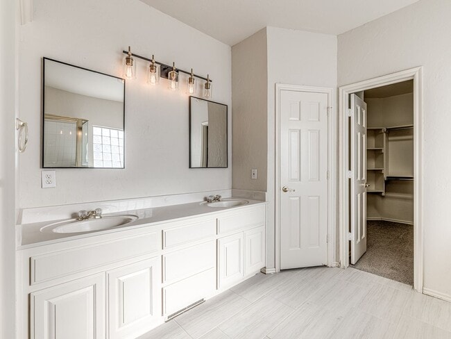 Building Photo - Updated home in Cobblestone Park- Deer Creek Schools + 4 bedrooms + 3.5 bathrooms