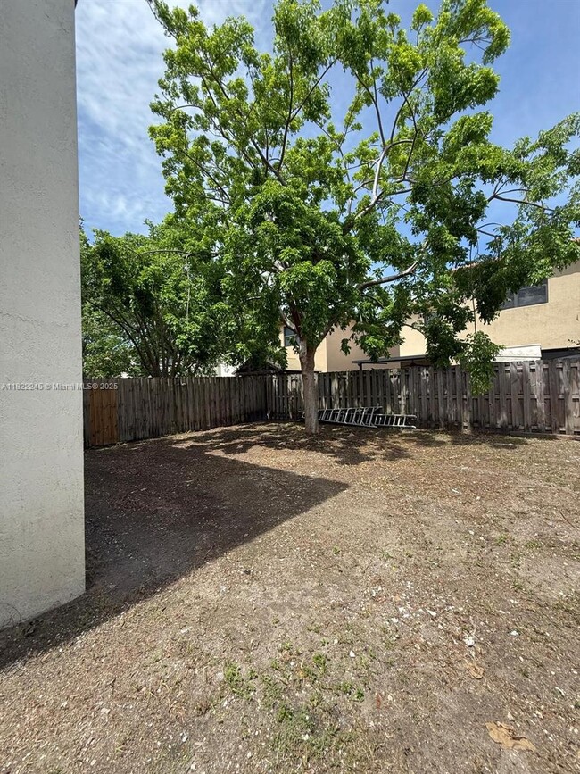 Building Photo - 156 NE 24th Ave