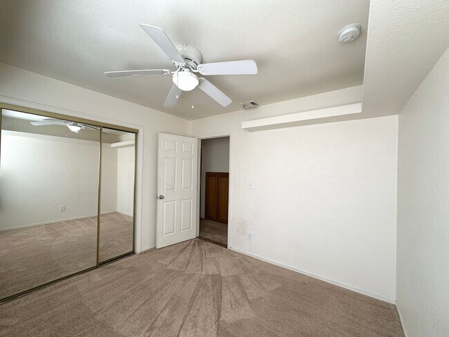 Building Photo - Reflections At The Lakes