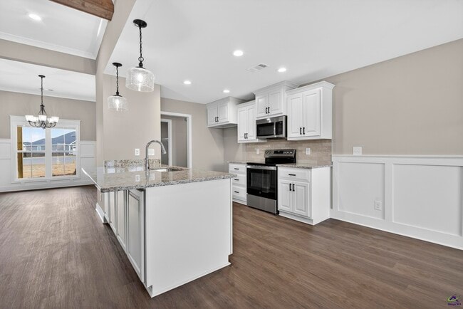 Building Photo - 213 Saraland Trl