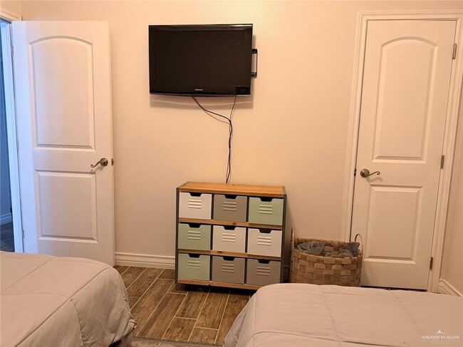 Building Photo - 5112 W Expy 83