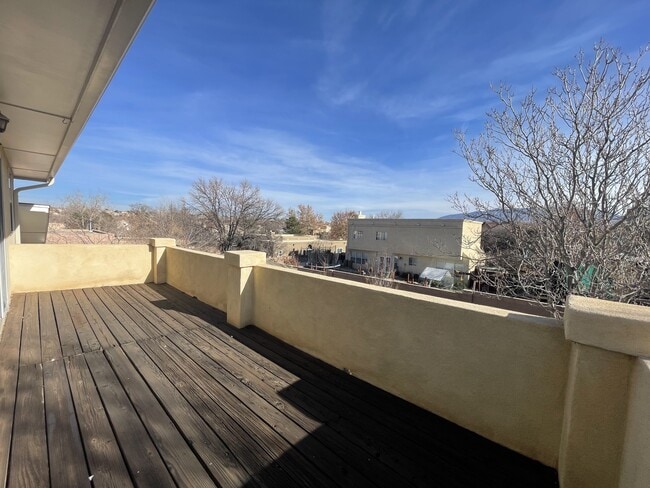 Building Photo - 10538 Olympic St NW