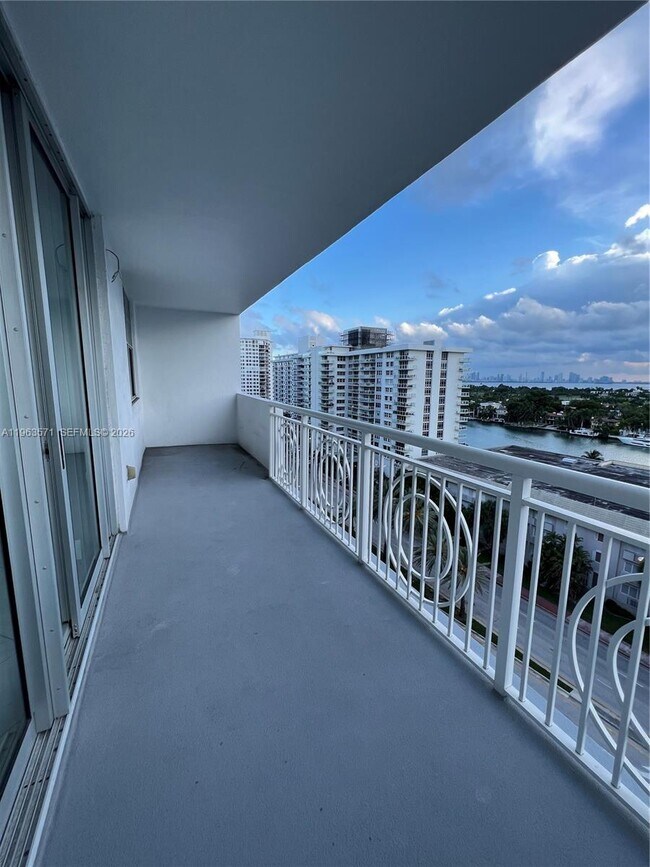 Building Photo - 5825 Collins Ave