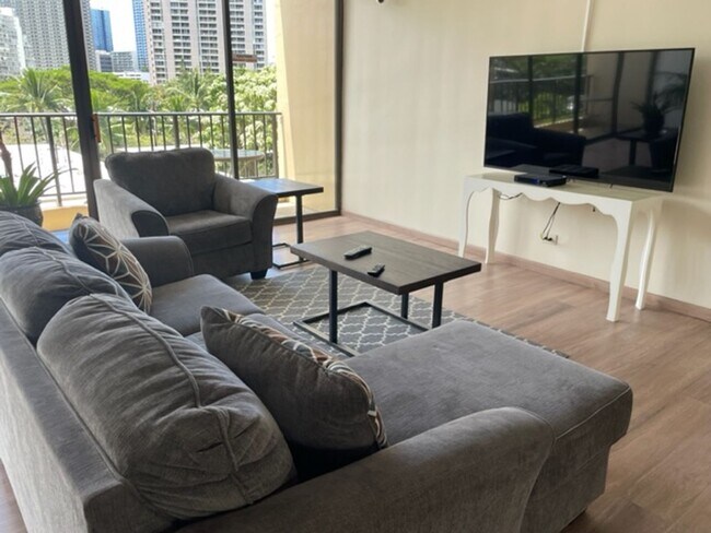 Building Photo - Available on 8/1/25, 600 sqft, 1 Bedroom, ...