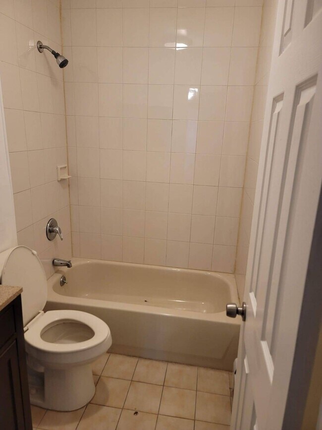 Building Photo - 661 Nasby Pl