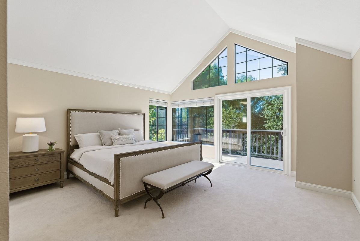 Building Photo - 121 Haslemere Ct