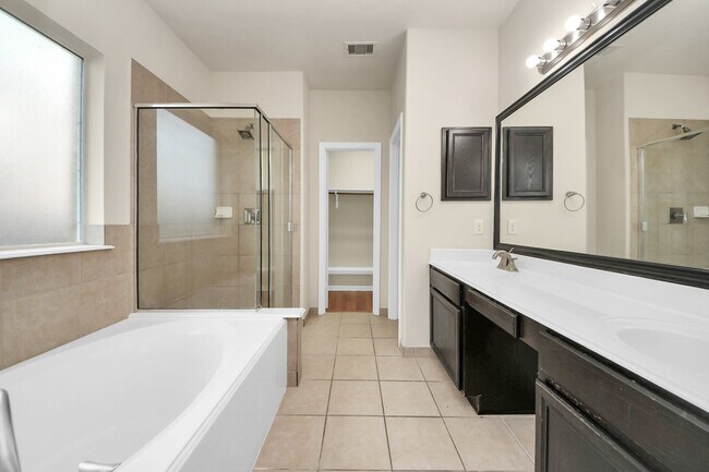 Building Photo - 24503 Hikers Bend Dr