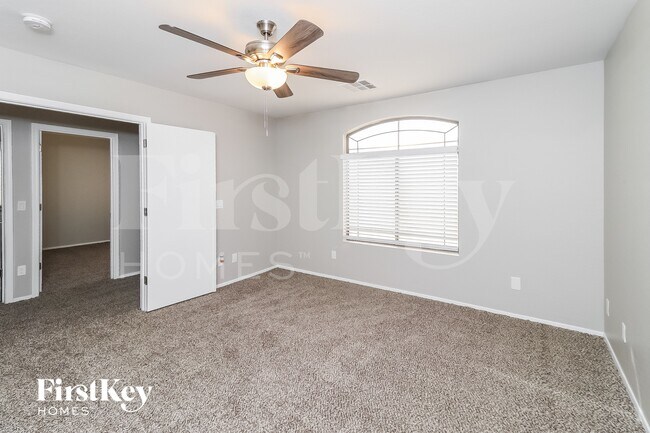 Building Photo - 10612 W Sonora St