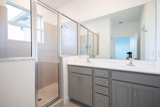 Building Photo - 4985 Navali Dr