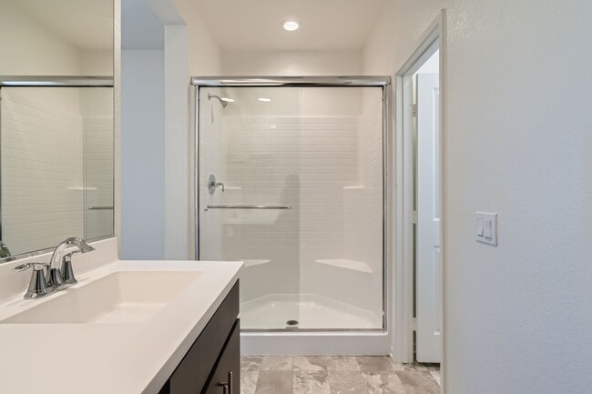 Building Photo - Stylish Three-Story Townhome with Private Courtyard & Pool Access